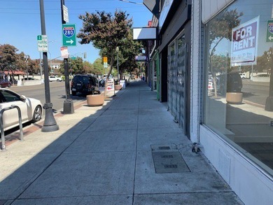 Downtown Retail with great foot and car traffic. Conveniently - photo 3