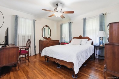 Welcome home to this beautifully maintained charming residence - photo 11