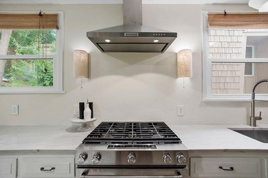 Welcome home to this incredible lake retreat in Lake Quivira! - photo 17