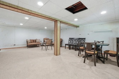 Welcome home to this beautifully maintained charming residence - photo 20