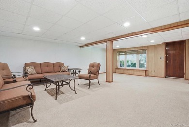 Welcome home to this beautifully maintained charming residence - photo 21