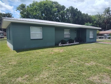 Charming home in Inglis, Fl. Discover this cozy 3-bedroom - photo 21