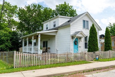 Welcome to this charming and well-maintained home offering a - photo 3