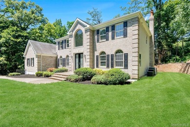 Welcome to this magnificent brick-faced Post Modern masterpiece - photo 2