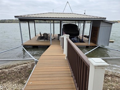 Prime lakefront investment opportunity on Moss Lake! This - photo 2
