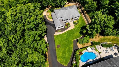 Welcome to this magnificent brick-faced Post Modern masterpiece - photo 5