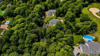 Welcome to this magnificent brick-faced Post Modern masterpiece - photo 7