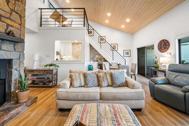 Discover the perfect blend of modern luxury and relaxed lakeside - photo 7