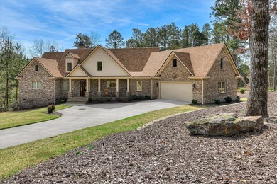 Fabulous Kisner-Built Home in The Reserve at Woodside. Nestled - photo 2