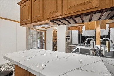 Recently renovated 2004 manufactured home located in a desirable - photo 13