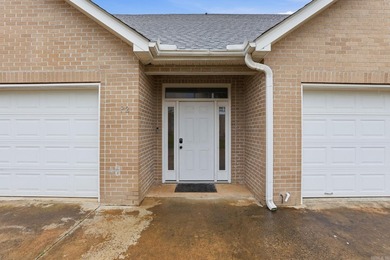 Need space? This spacious 4-bedroom, 2-bath condo on Lake - photo 4
