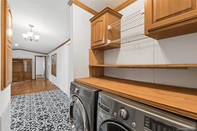 Recently renovated 2004 manufactured home located in a desirable - photo 20