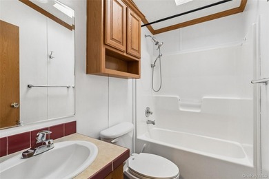 Recently renovated 2004 manufactured home located in a desirable - photo 24