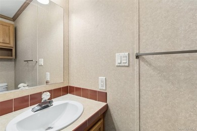 Recently renovated 2004 manufactured home located in a desirable - photo 27