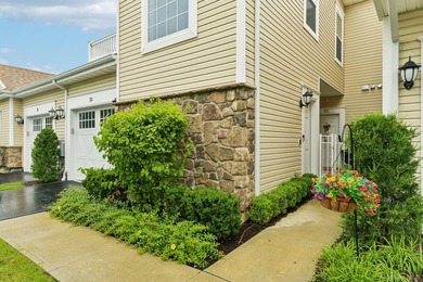 Welcome to 33 Greentree Court, a beautifully appointed - photo 2