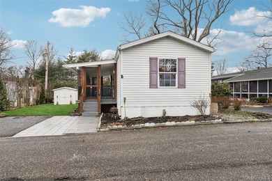 Recently renovated 2004 manufactured home located in a desirable - photo 34
