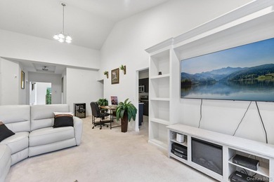 Welcome to 33 Greentree Court, a beautifully appointed - photo 5