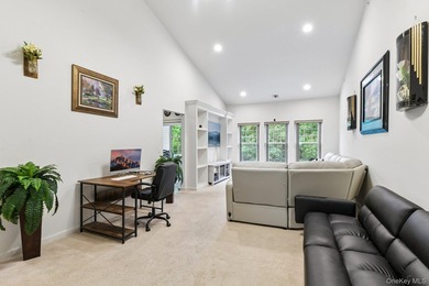 Welcome to 33 Greentree Court, a beautifully appointed - photo 6