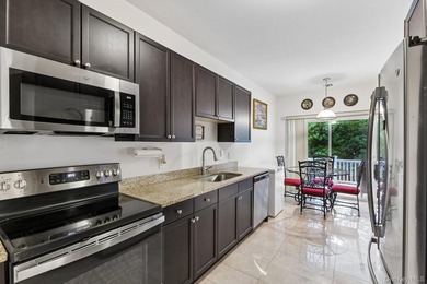 Welcome to 33 Greentree Court, a beautifully appointed - photo 10