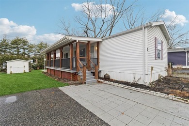 Recently renovated 2004 manufactured home located in a desirable - photo 41