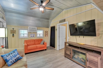 Charming Cottage With Screened Porch & Dock - photo 13