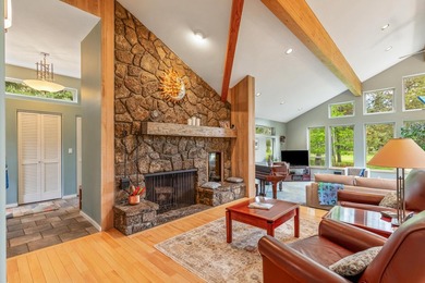 This furnished spacious, updated Meadows Golf Course home - photo 10