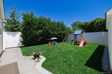 Welcome to 2589 Southard Avenue! This meticulously maintained - photo 22