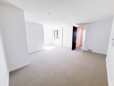 Discover unbeatable panoramic views of Deer Valley, the - photo 33