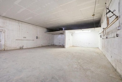 Excellent business opportunity with this cement block building - photo 11