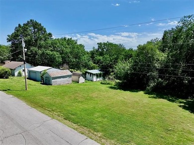 Level, buildable lot just a brief stroll from Lake Hudson - photo 12