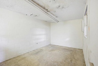 Excellent business opportunity with this cement block building - photo 13