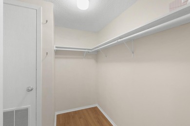 Fabulous 5th floor studio at The Falls Pinnacle, one of the best - photo 15