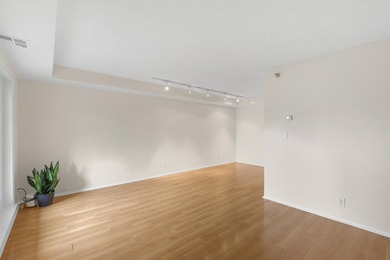 Fabulous 5th floor studio at The Falls Pinnacle, one of the best - photo 16