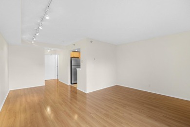 Fabulous 5th floor studio at The Falls Pinnacle, one of the best - photo 17