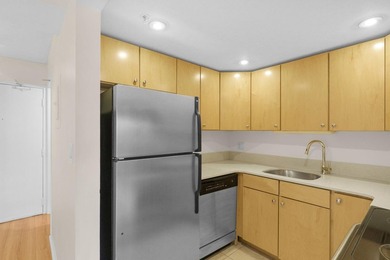 Fabulous 5th floor studio at The Falls Pinnacle, one of the best - photo 21