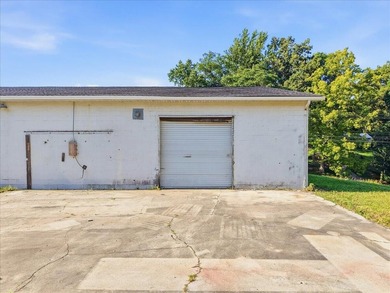 Excellent business opportunity with this cement block building - photo 22