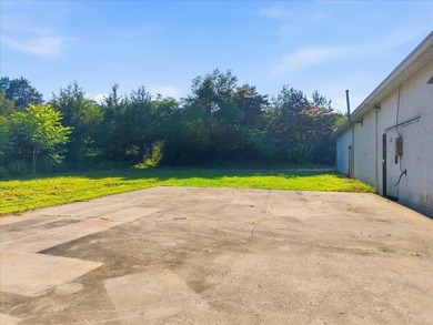 Excellent business opportunity with this cement block building - photo 23