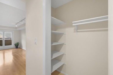 Fabulous 5th floor studio at The Falls Pinnacle, one of the best - photo 24