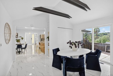 Nestled in the desirable Hills of Oakland, full of natural light - photo 10
