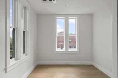 Located in Portland's desirable Eastern Waterfront, this