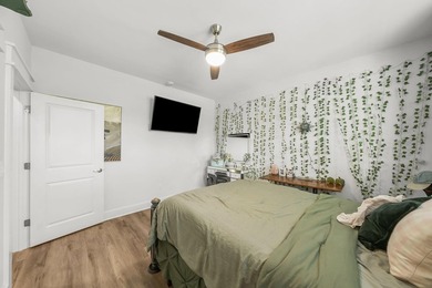 Hidden Grove is a tucked-away residential gem in the heart of - photo 31