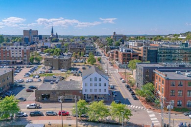 Located in Portland's desirable Eastern Waterfront, this