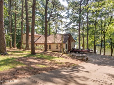 Lake Home For Sale in Hernando, Mississippi