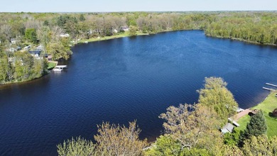Escape to your own lakeside retreat with this beautifully - photo 6