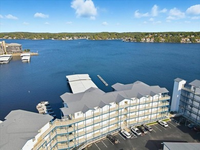 Nightly Rentals Allowed! This light-filled condo with three - photo 1