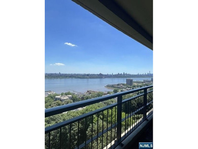 Beautifully renovated 2-bedroom / 2-bathroom apartment with - photo 8