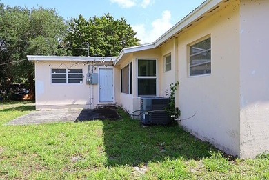 Cute, bright 3-bedroom, 2-bath single family home conveniently - photo 4