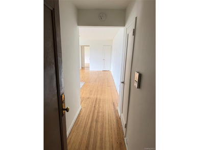 ** CASH OFFERS ONLY ** This SPACIOUS 1 bedroom unit has an - photo 3