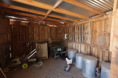 Welcome to country living at its finest! This charming 3-bedroom - photo 22