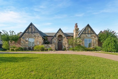 Experience timeless elegance in this exceptional custom estate - photo 2